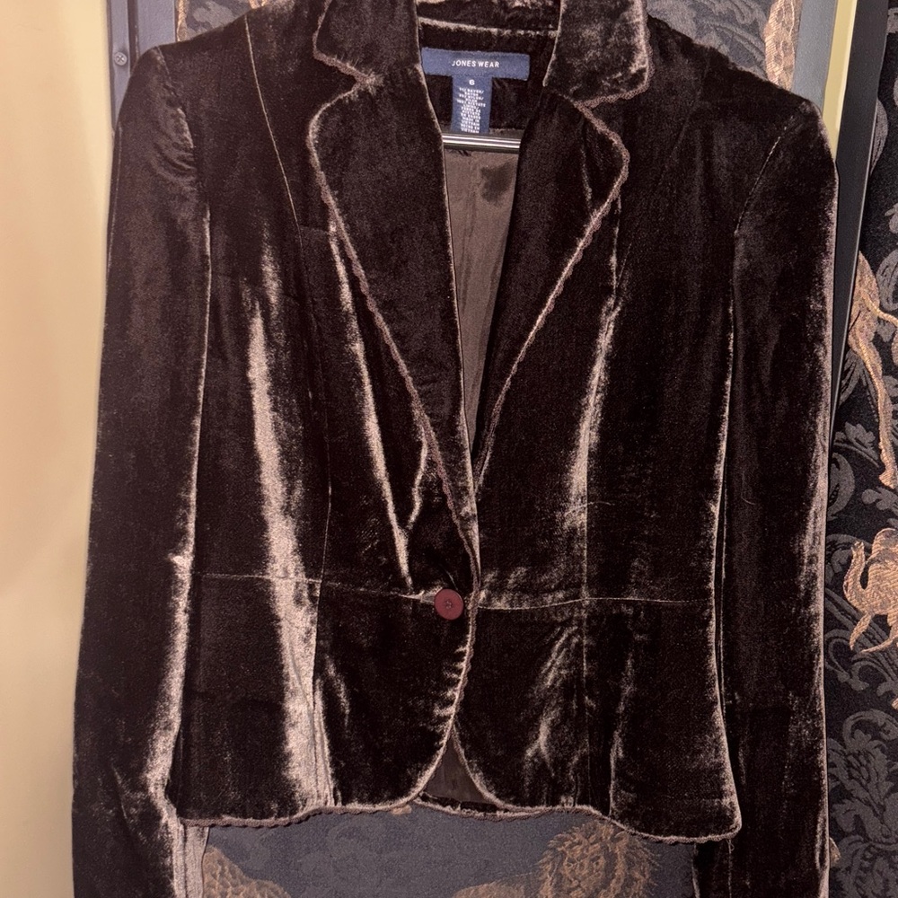 Jones Wear Women's Velvet Jacket - Brown